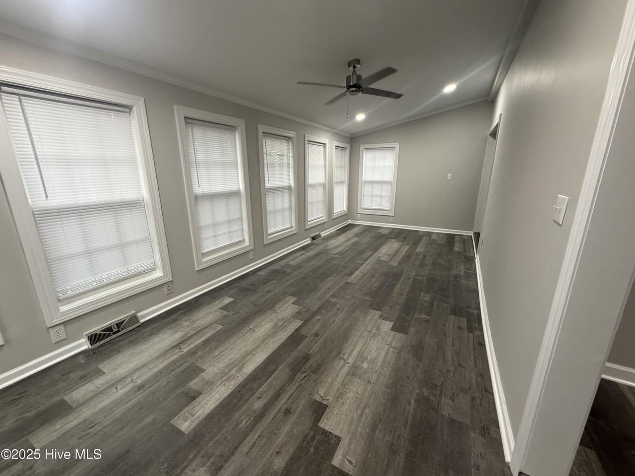1215 E Wright Rd - Photo 6 of 15