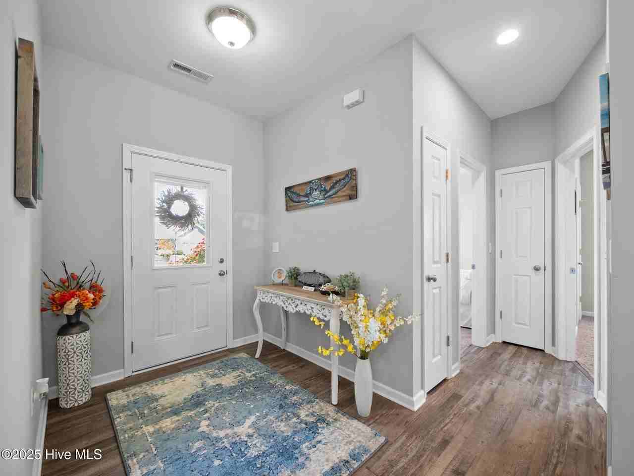 512 Hazelwood Dr - Photo 2 of 33