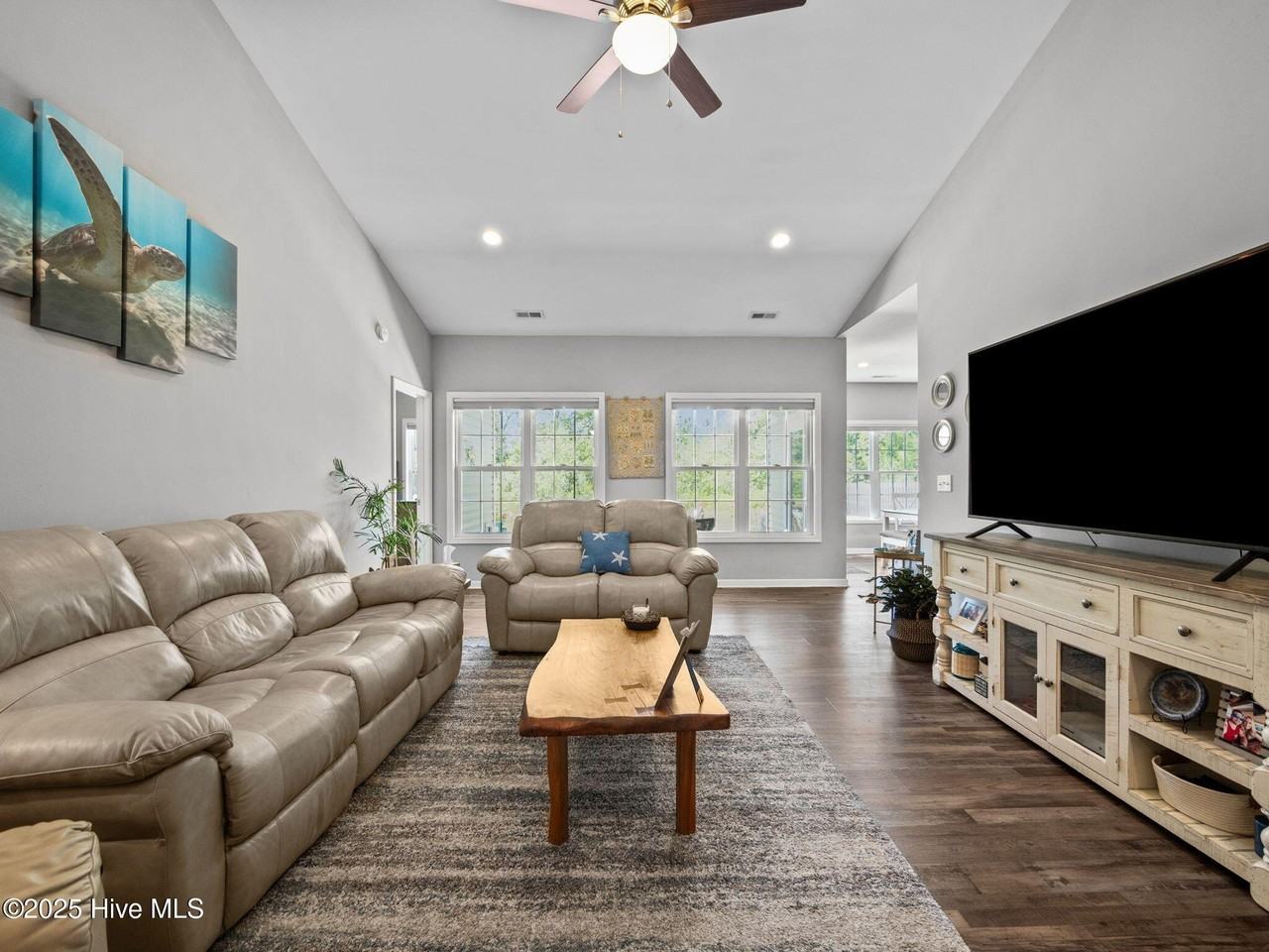 512 Hazelwood Dr - Photo 6 of 33
