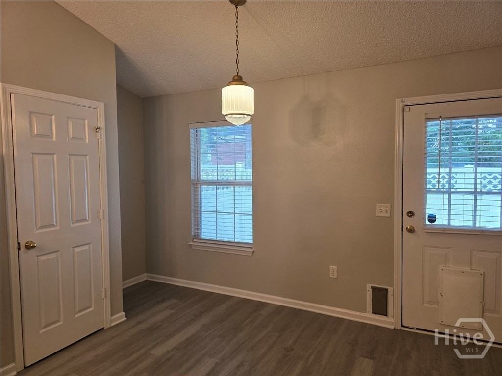 5022 Winfield Dr - Photo 6 of 20