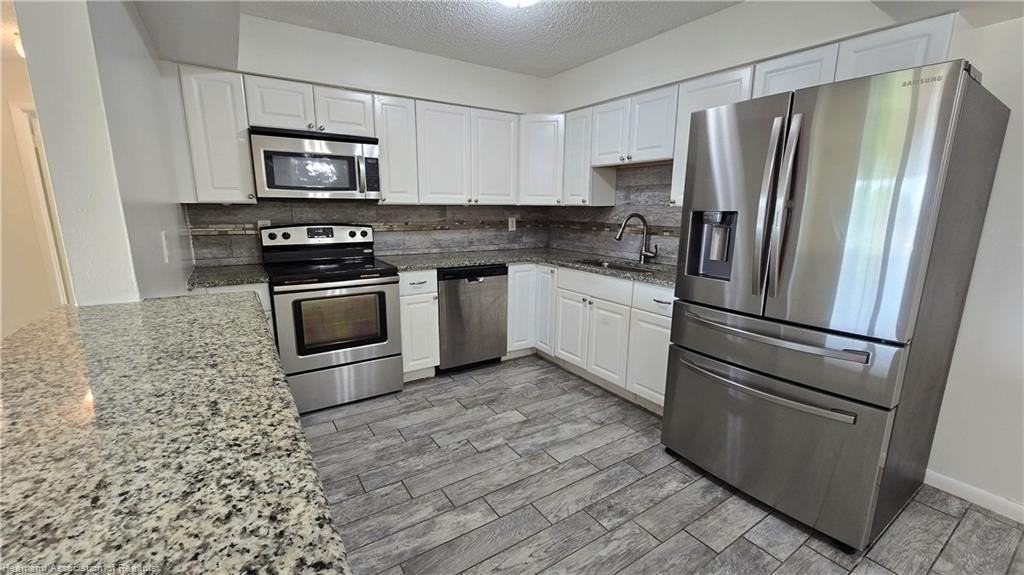 1552 Cedarbrook St - Photo 4 of 28