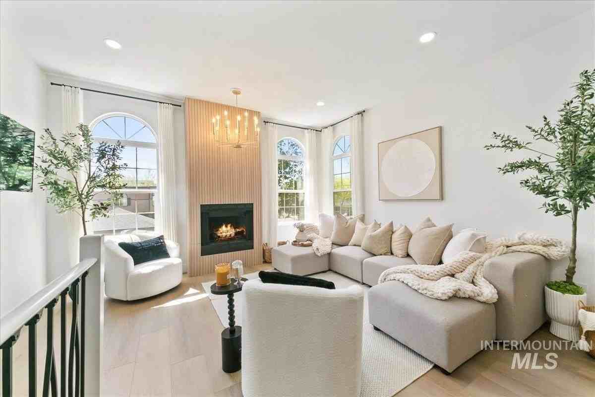 150 S Straughan Ave - Photo 6 of 38