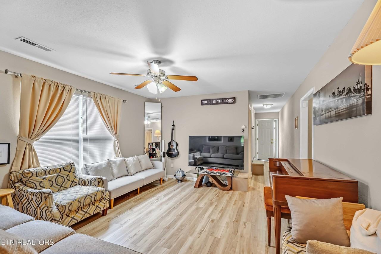 1529 Sails Way - Photo 4 of 24