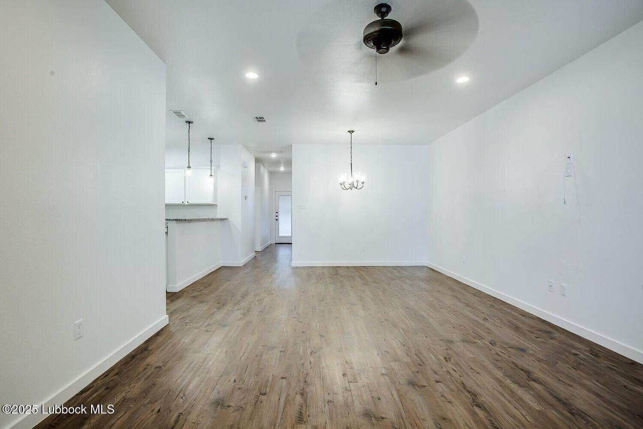 2537 138th St - Photo 3 of 16