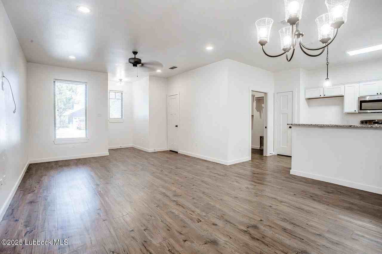 2537 138th St - Photo 5 of 16