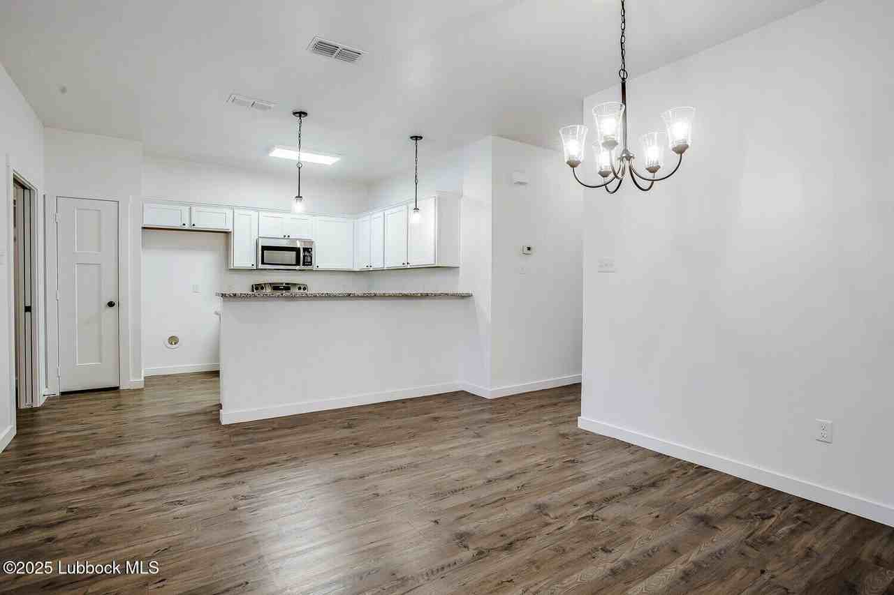 2537 138th St - Photo 6 of 16