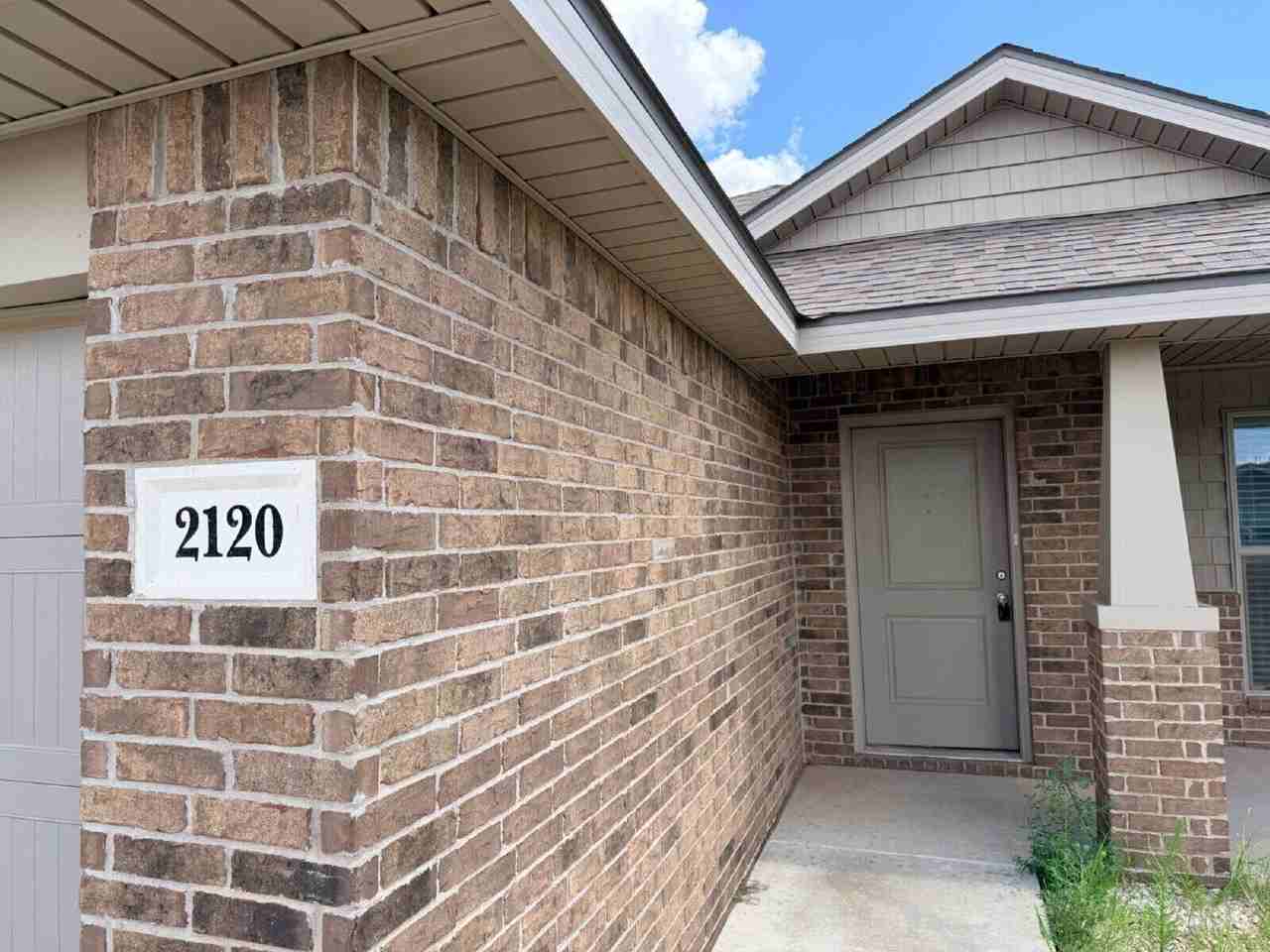 2120 N Texas Ave - Photo 2 of 16