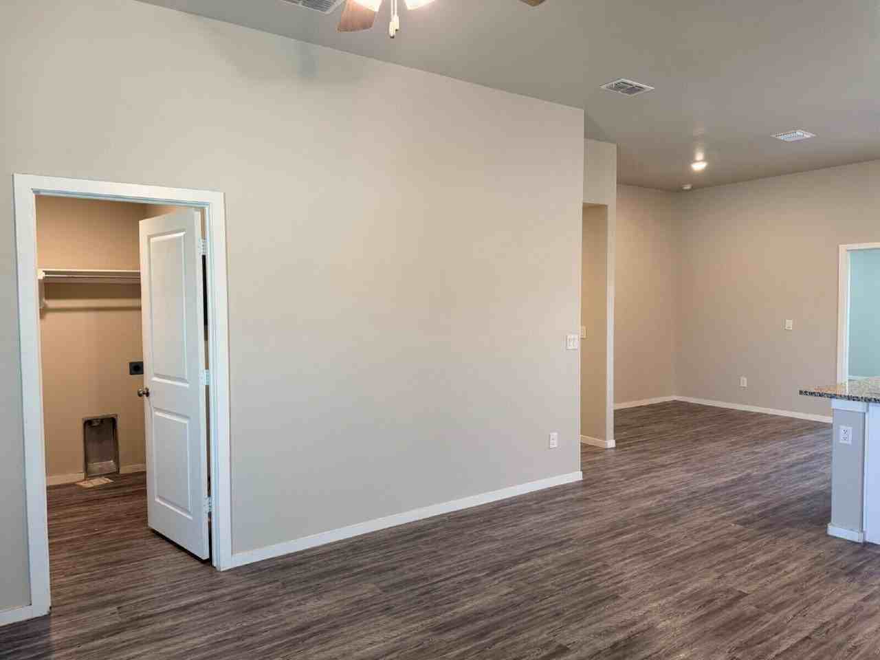 2120 N Texas Ave - Photo 5 of 16