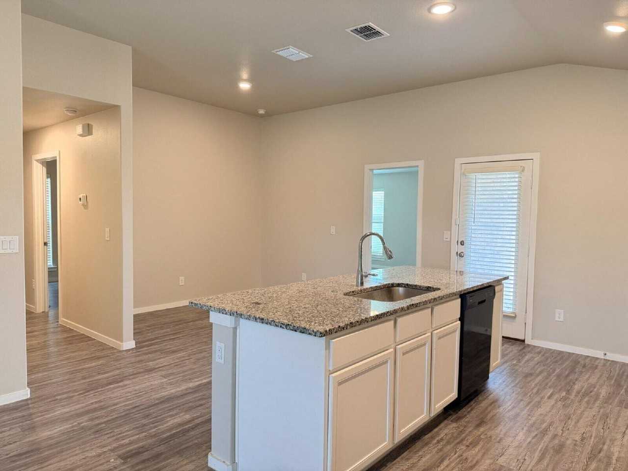 2120 N Texas Ave - Photo 7 of 16