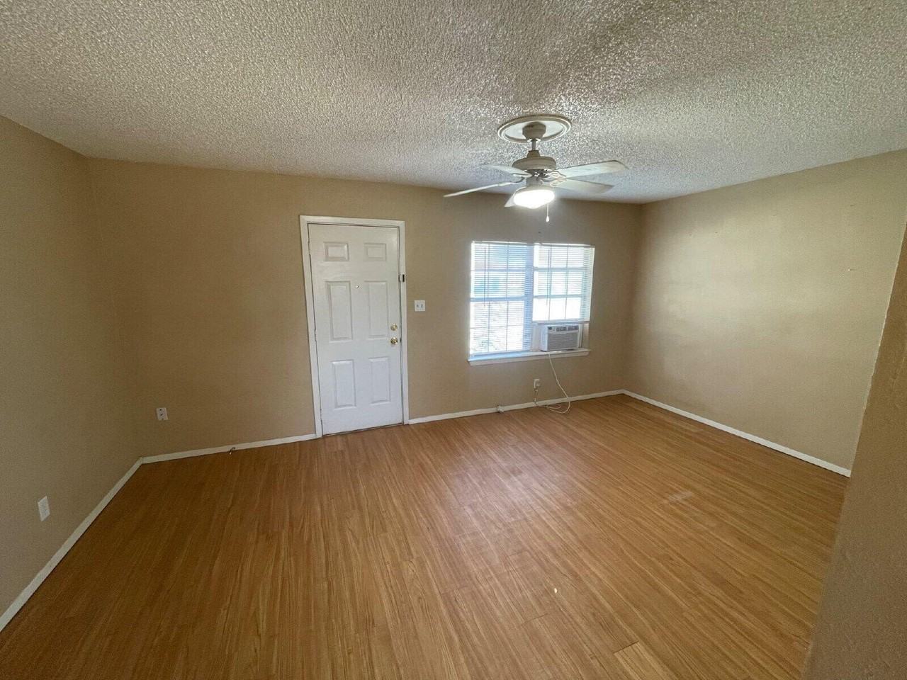 2809 37th St - Photo 3 of 10