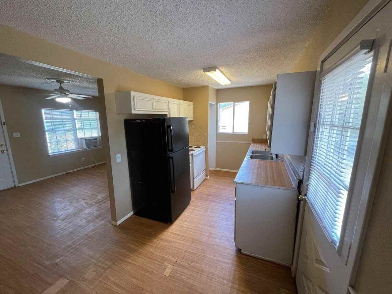 2809 37th St - Photo 4 of 10