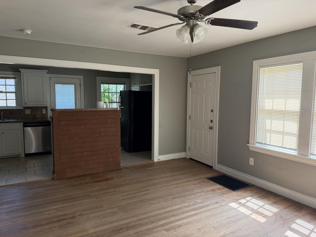2101 15th St - Photo 2 of 10