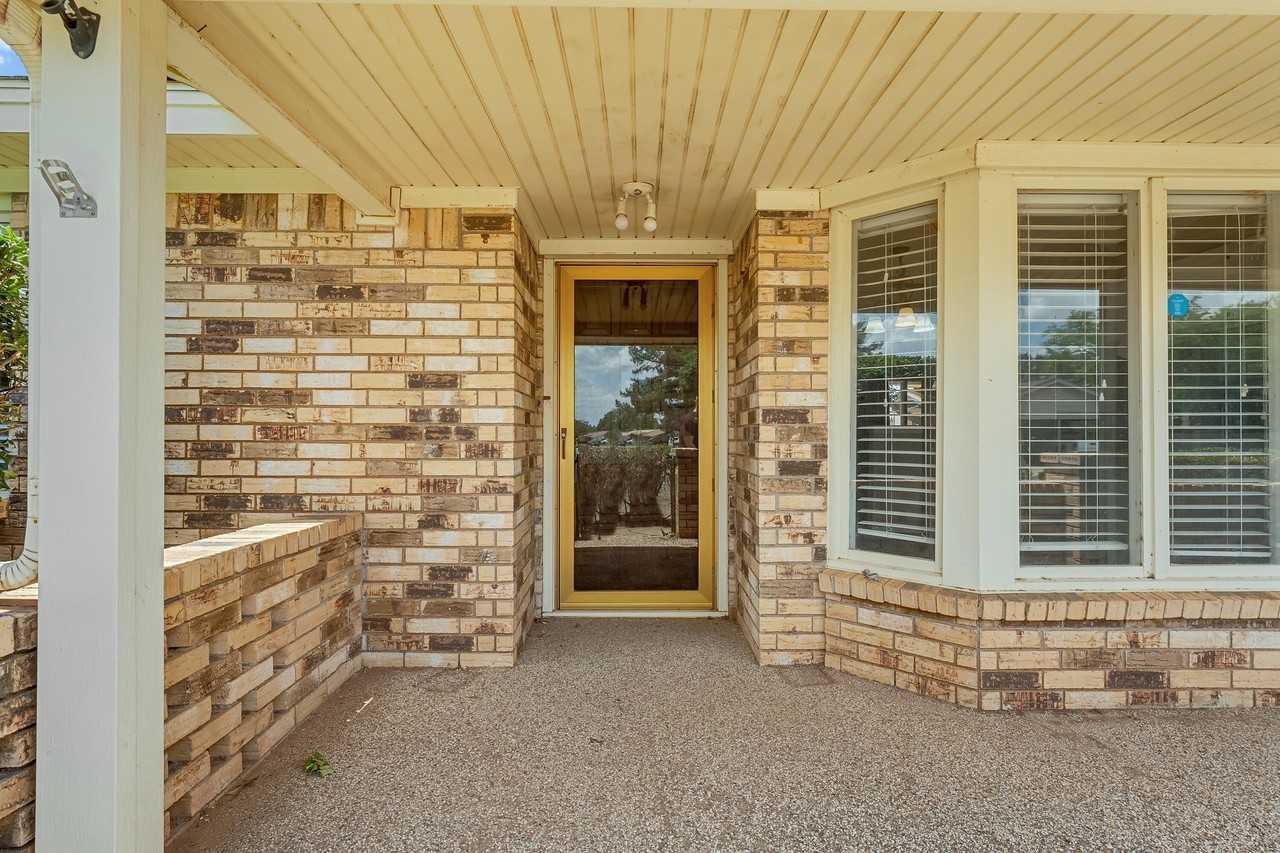 225 N Terry Dr - Photo 2 of 25