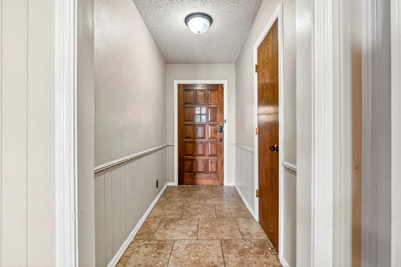225 N Terry Dr - Photo 3 of 25