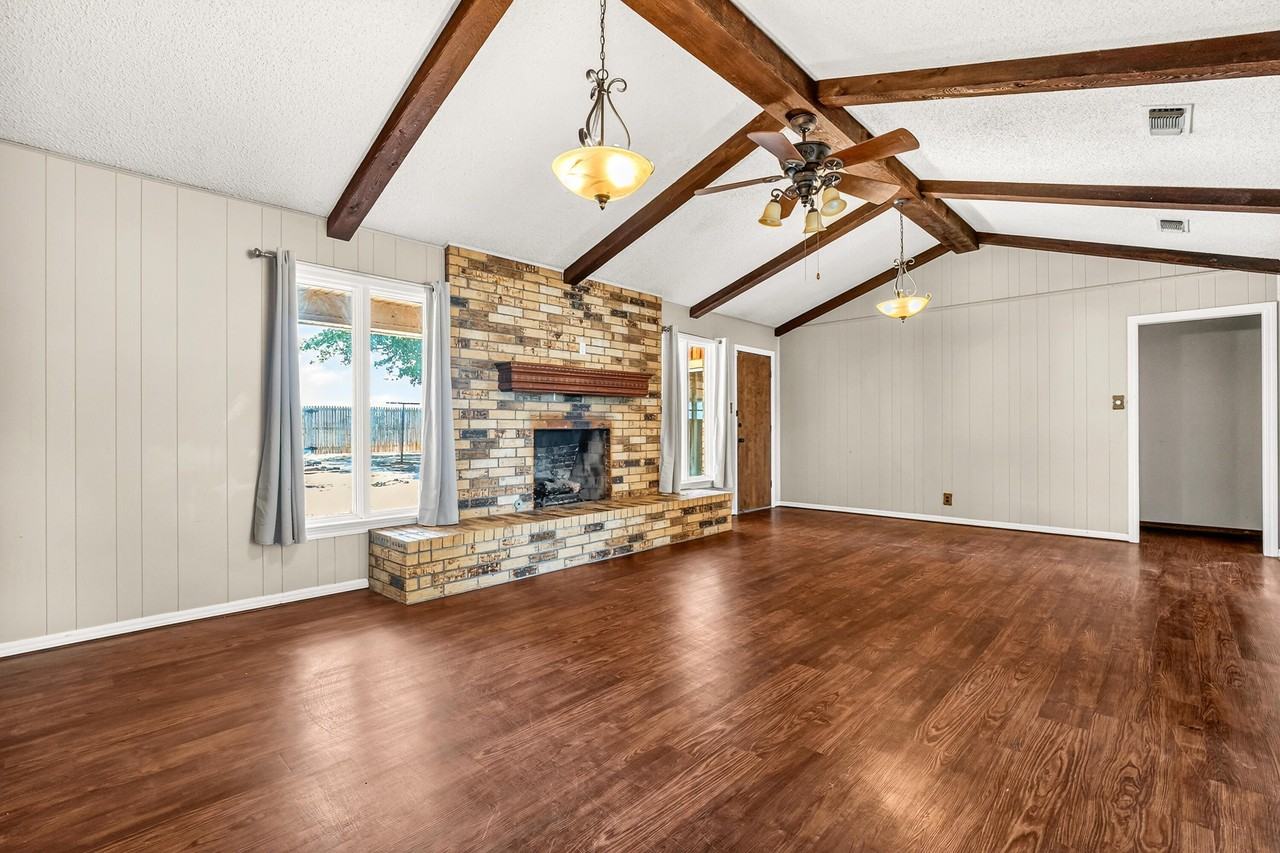 225 N Terry Dr - Photo 4 of 25