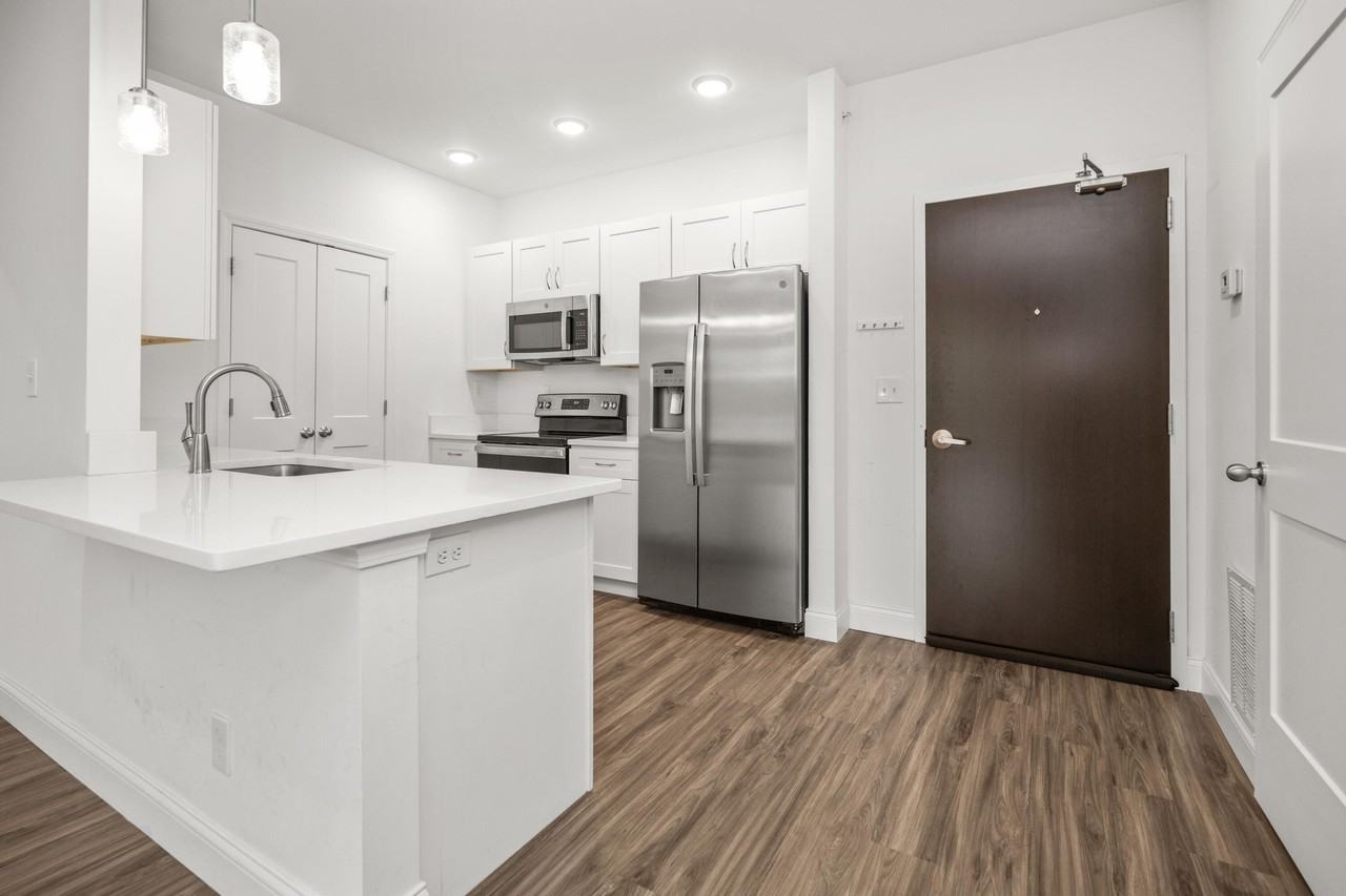 231 Walton Ave #302 - Photo 3 of 28