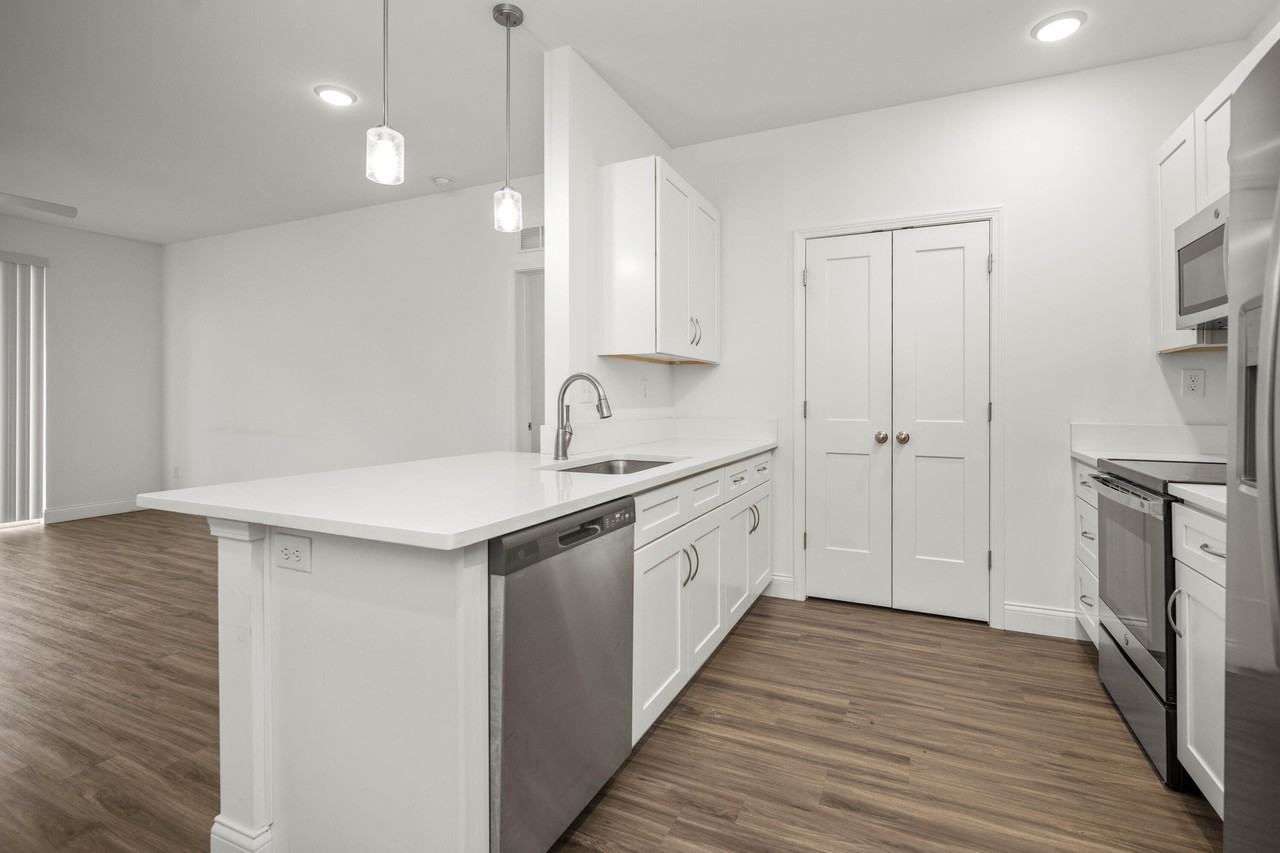 231 Walton Ave #302 - Photo 4 of 28