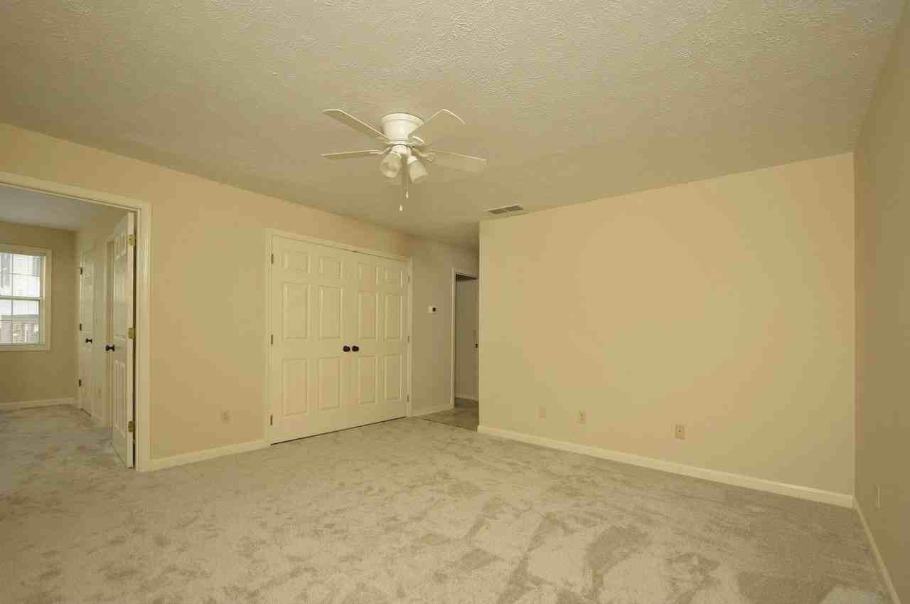 105 Oakmont Ln - Photo 3 of 13