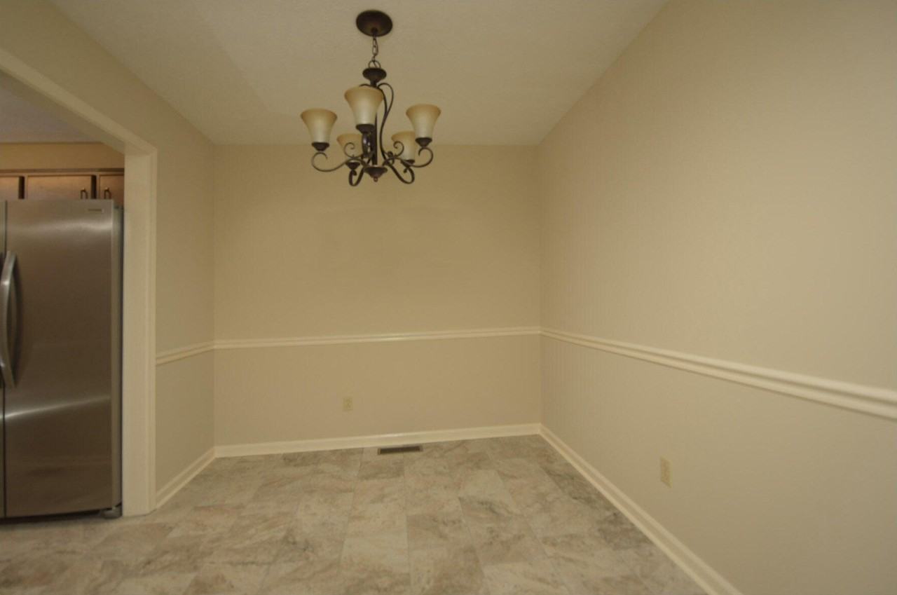 105 Oakmont Ln - Photo 4 of 13