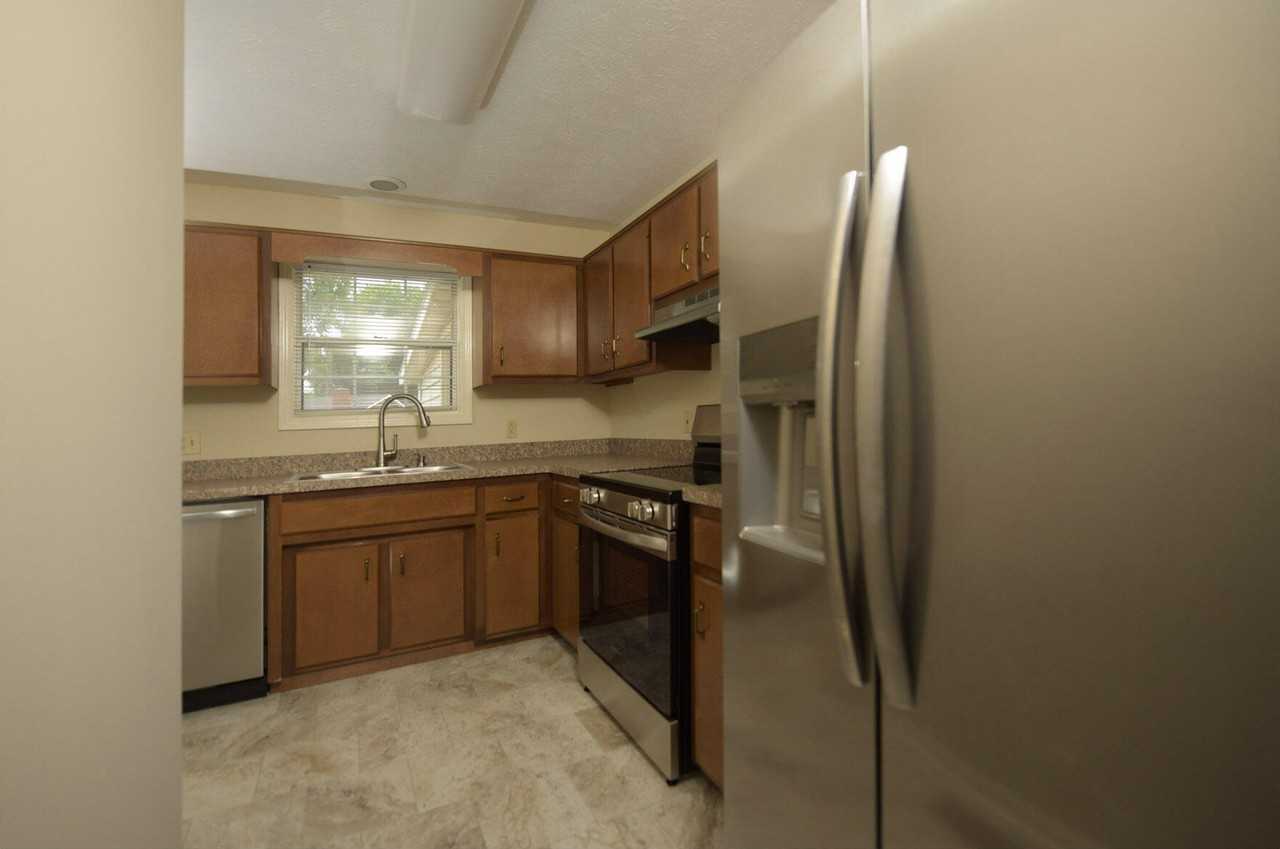 105 Oakmont Ln - Photo 6 of 13