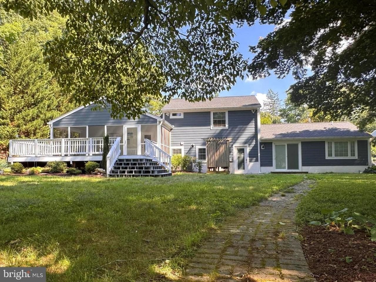 90 Avondale Cir - Photo 4 of 32