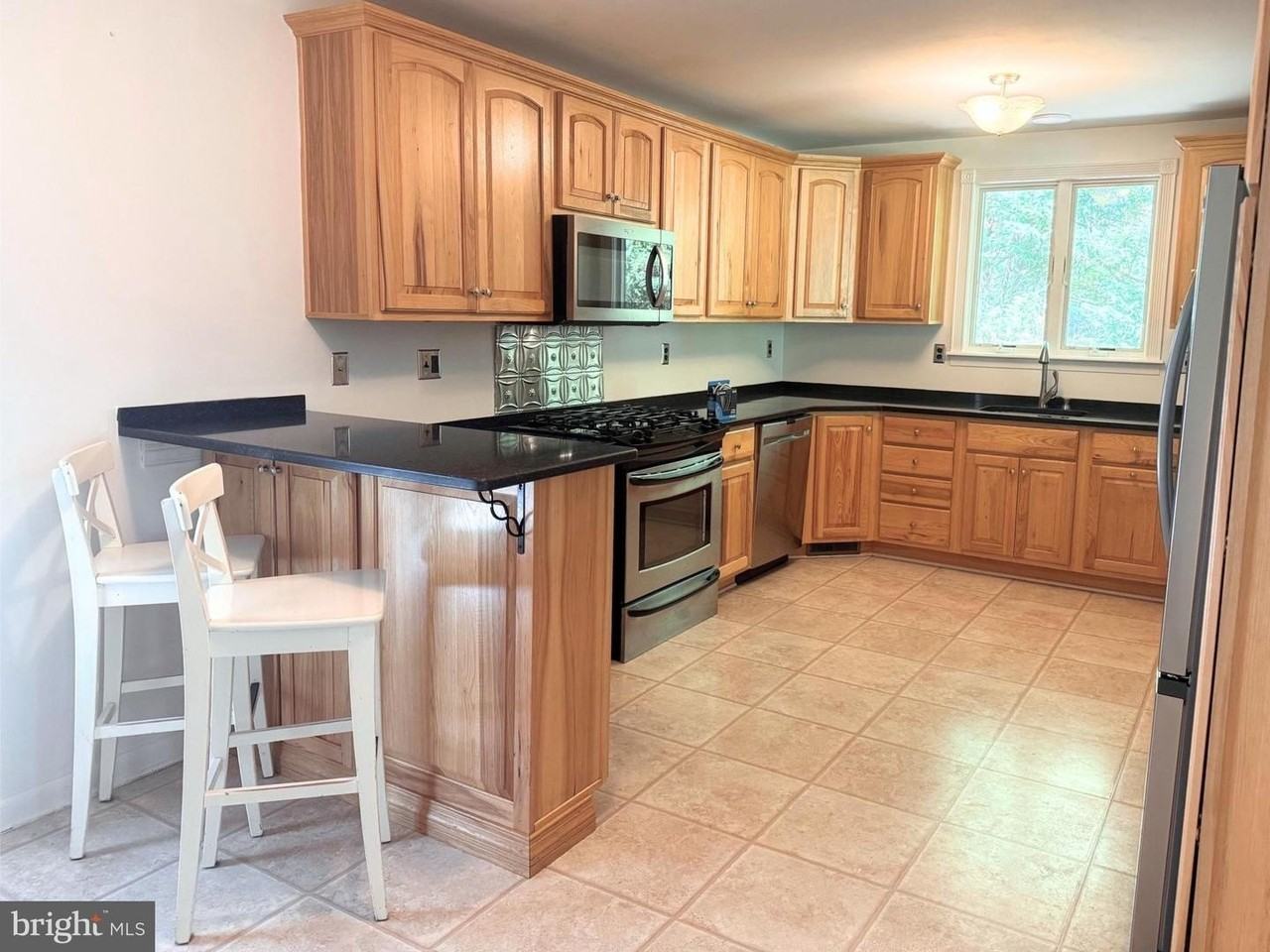 90 Avondale Cir - Photo 7 of 32