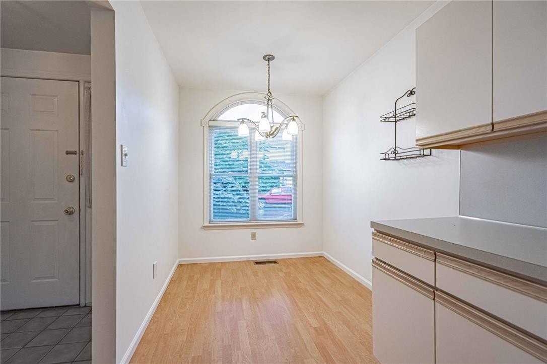 323 Surrey Pl #323 - Photo 4 of 28
