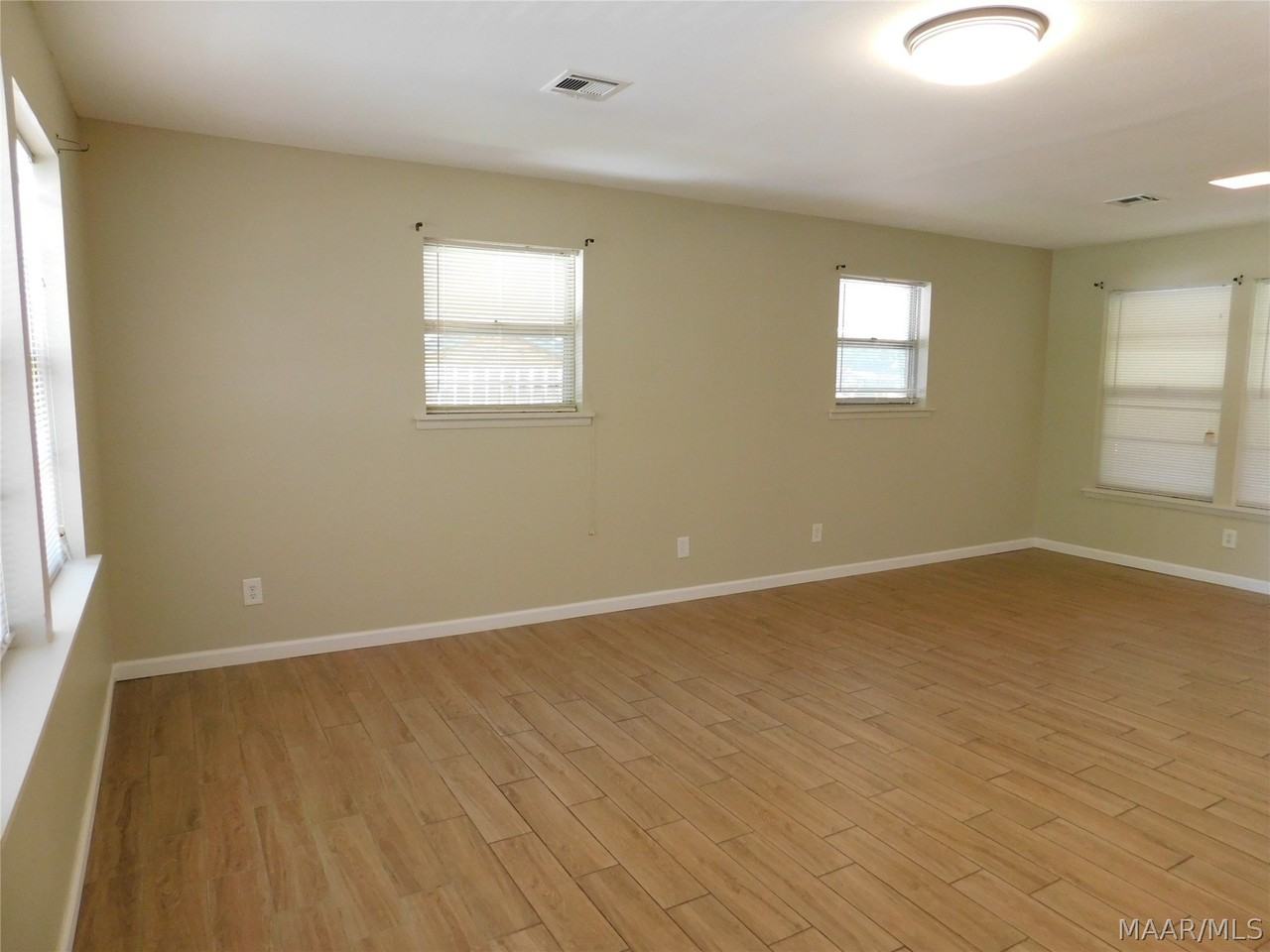 733 Gillespie St - Photo 3 of 30