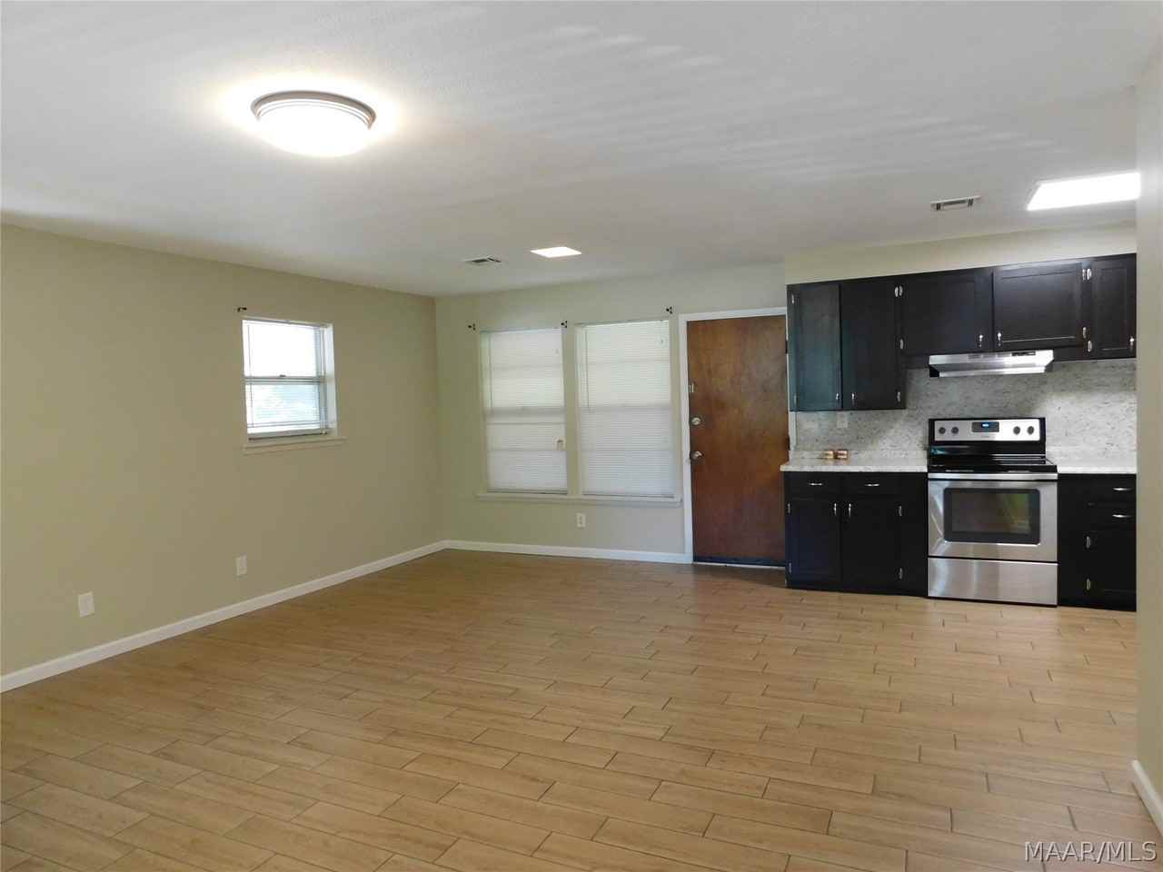 733 Gillespie St - Photo 4 of 30