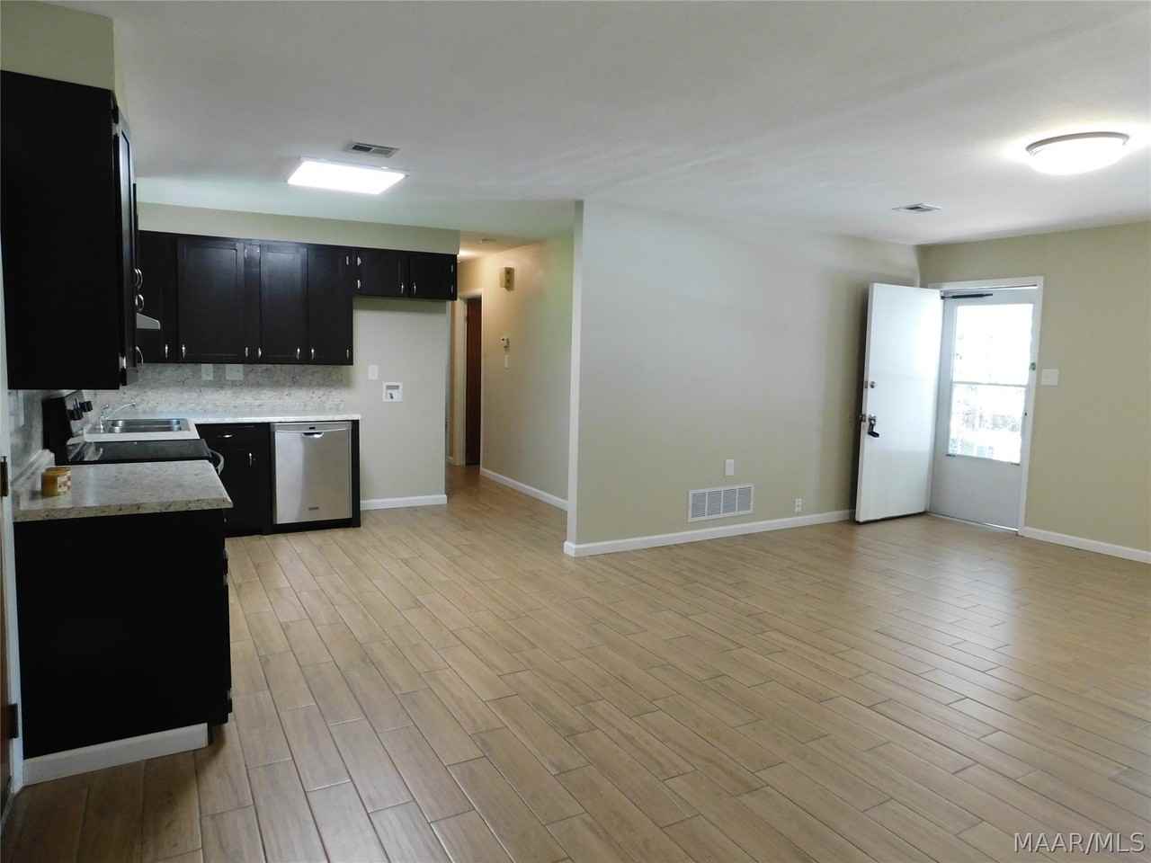 733 Gillespie St - Photo 5 of 30