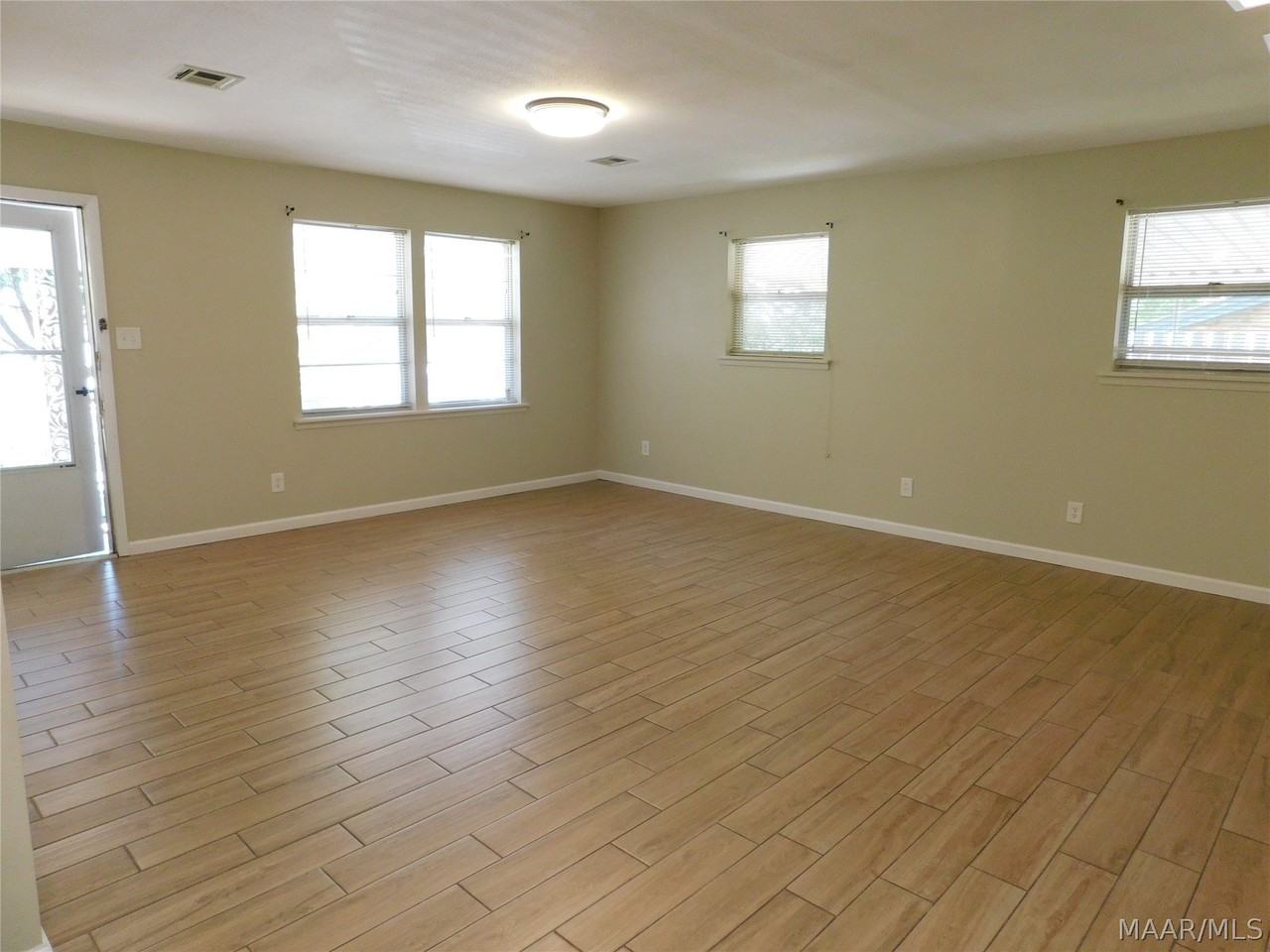 733 Gillespie St - Photo 7 of 30