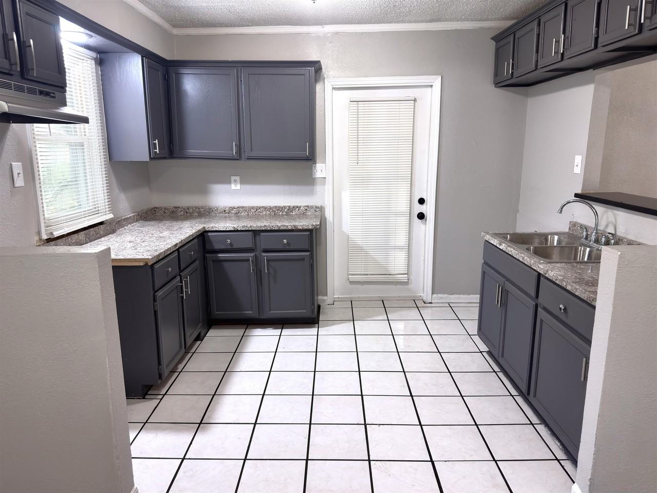 4201 Truman Rd - Photo 6 of 13