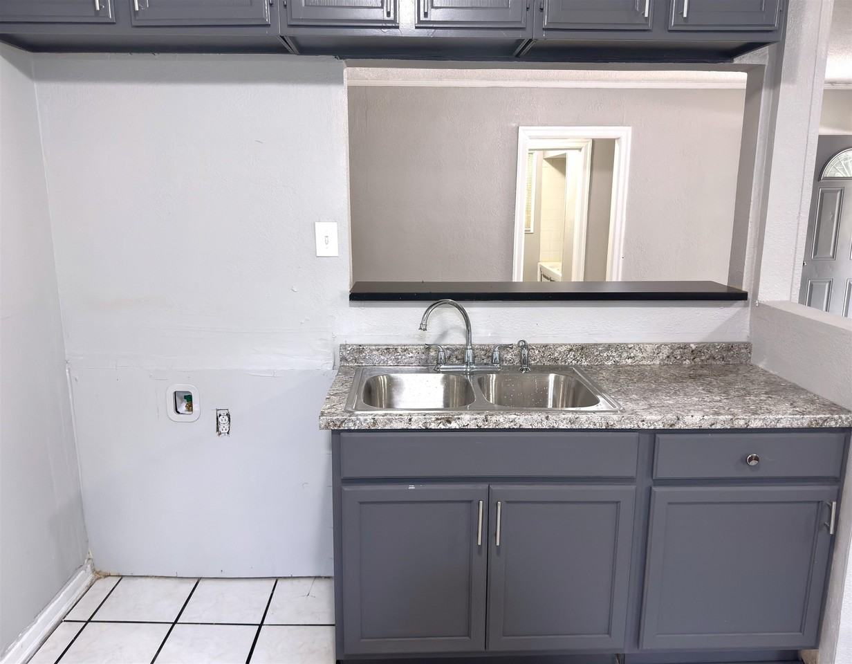 4201 Truman Rd - Photo 7 of 13