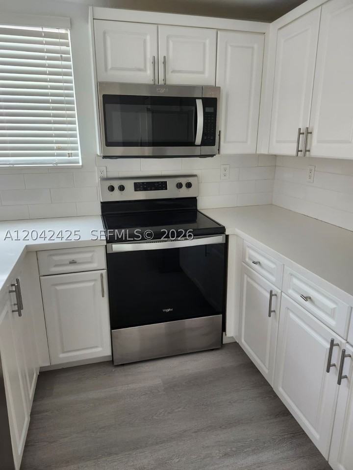 5245 Nw 112th Ave #8 - Photo 6 of 36