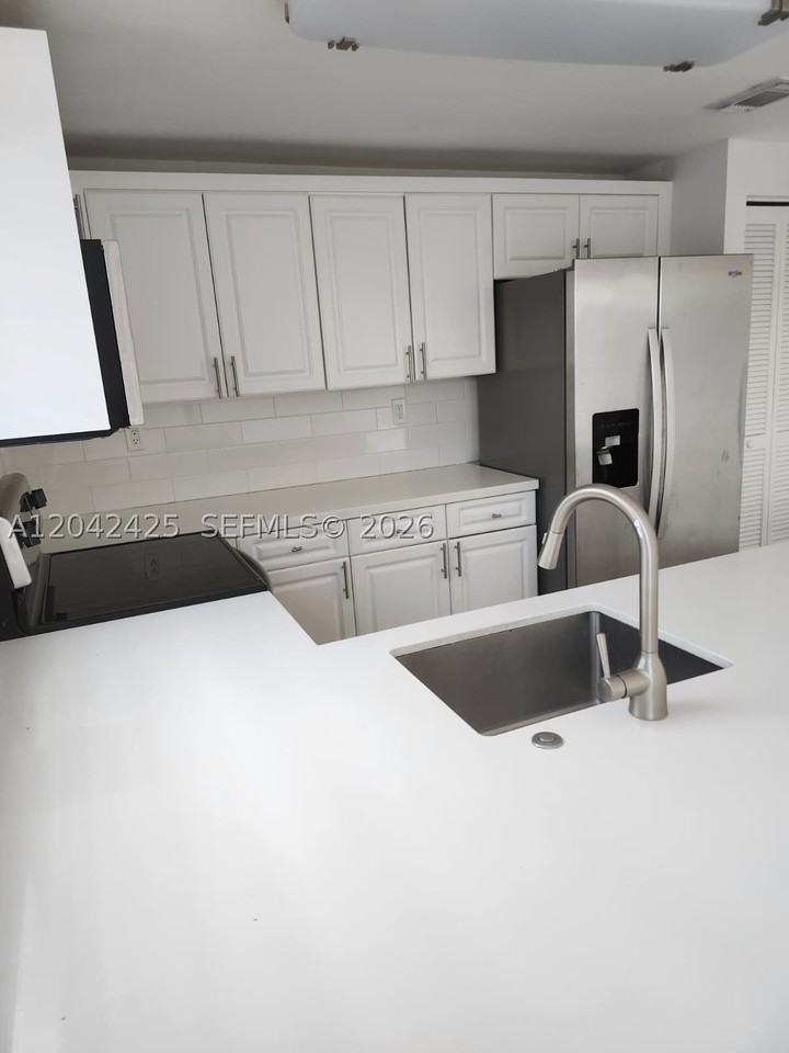5245 Nw 112th Ave #8 - Photo 7 of 36
