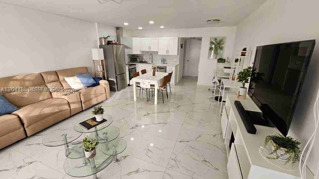 340 Oakridge S #340 - Photo 2 of 31