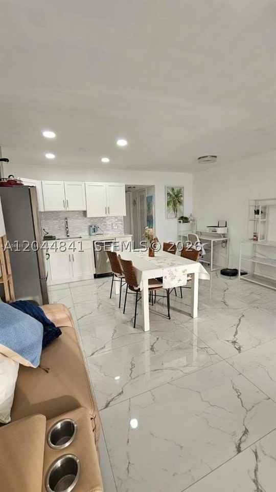 340 Oakridge S #340 - Photo 4 of 31