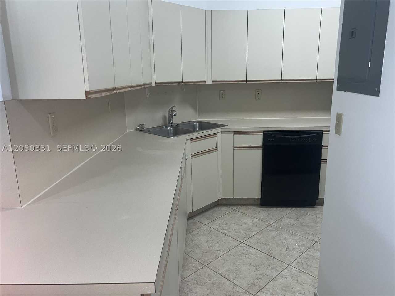8816 Collins Ave #105 - Photo 7 of 30