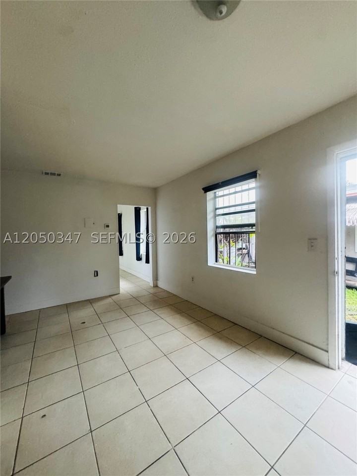 800 Nw 56th St #3 - Photo 2 of 4
