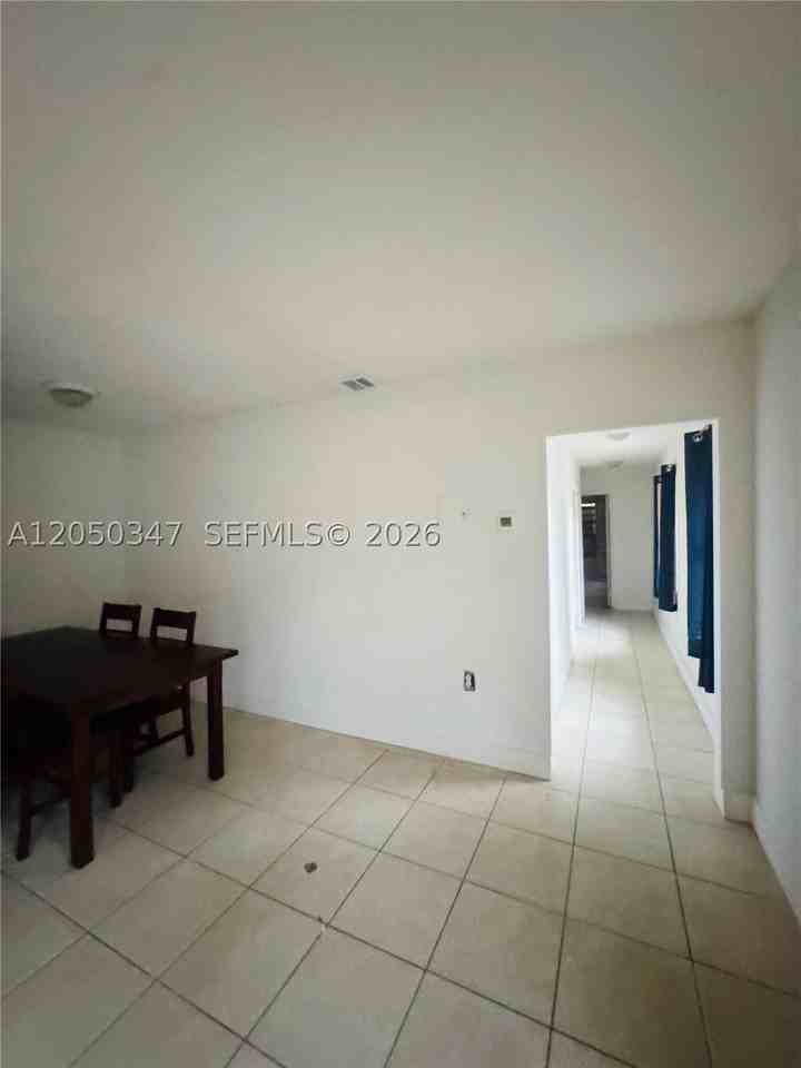 800 Nw 56th St #3 - Photo 3 of 4
