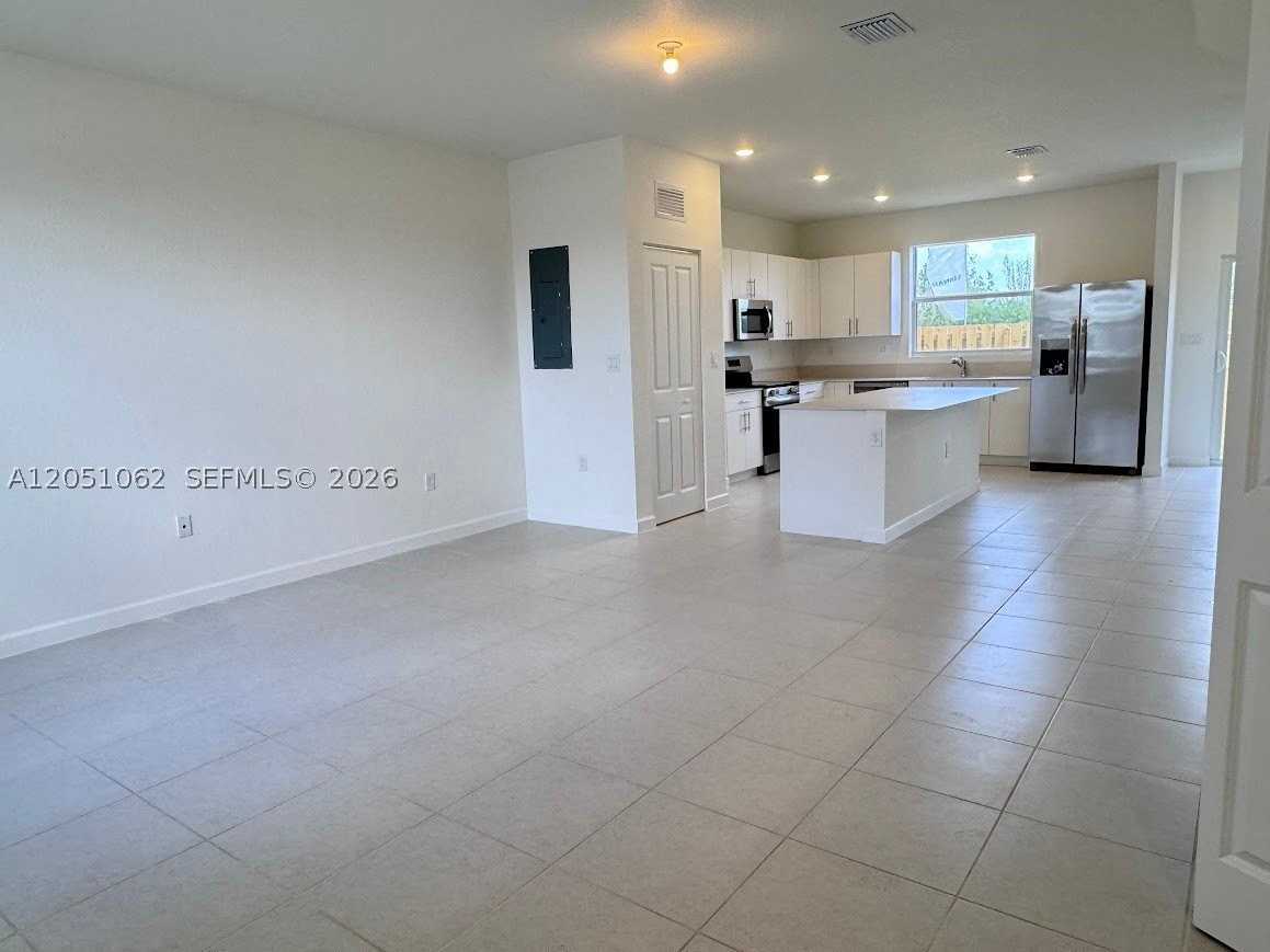 1182 Se Palm Ter - Photo 2 of 21