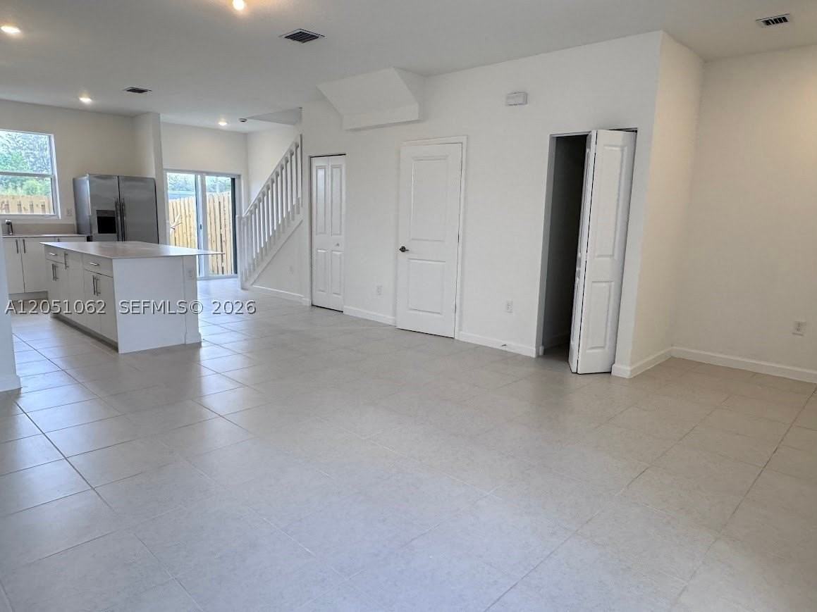 1182 Se Palm Ter - Photo 3 of 21