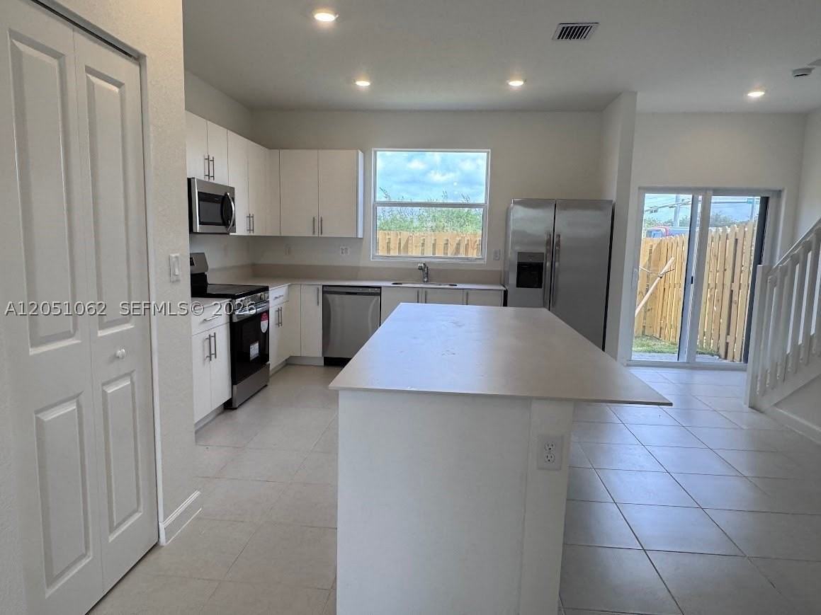 1182 Se Palm Ter - Photo 6 of 21