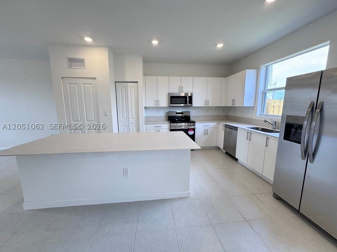 1182 Se Palm Ter - Photo 7 of 21