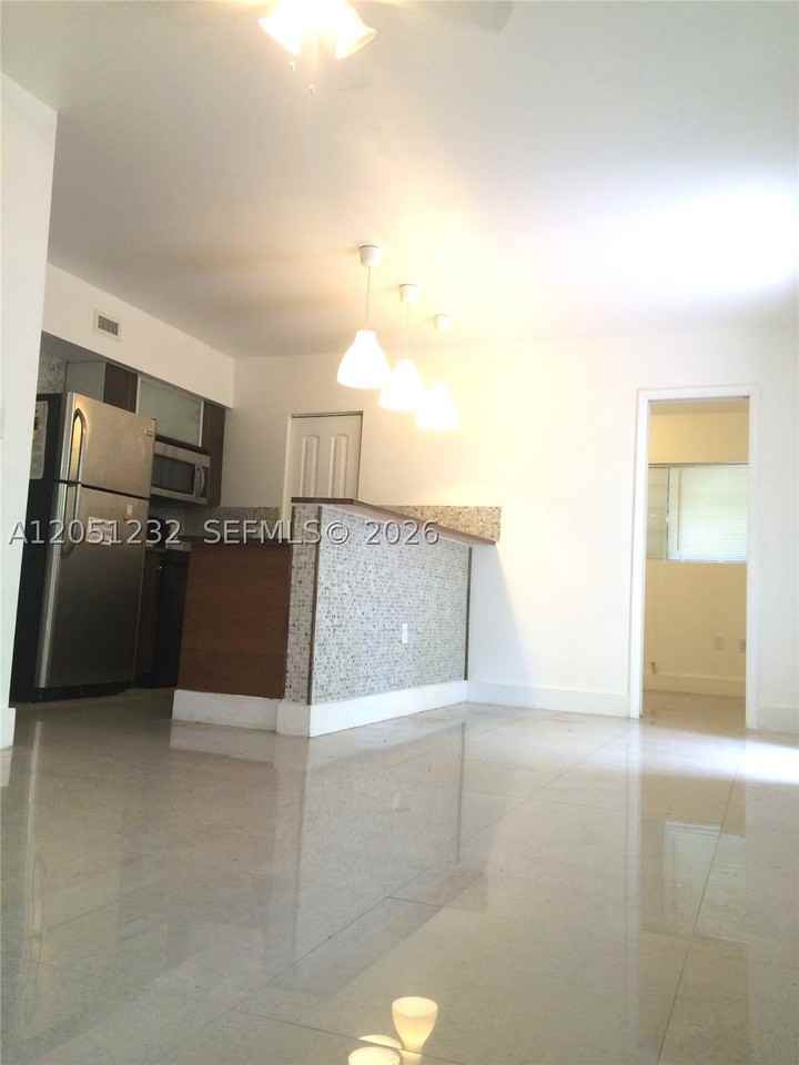 7025 Rue Granville #1 - Photo 6 of 21