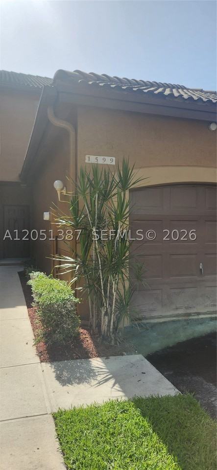 1599 Veracruz Ln - Photo 3 of 38