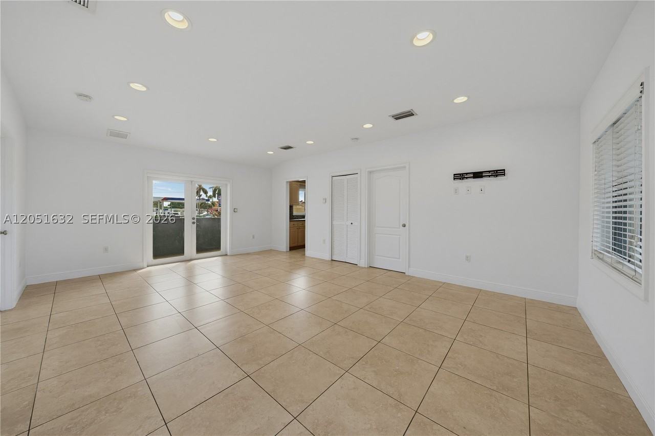 7515 Nw South River Dr #7515 - Photo 4 of 23