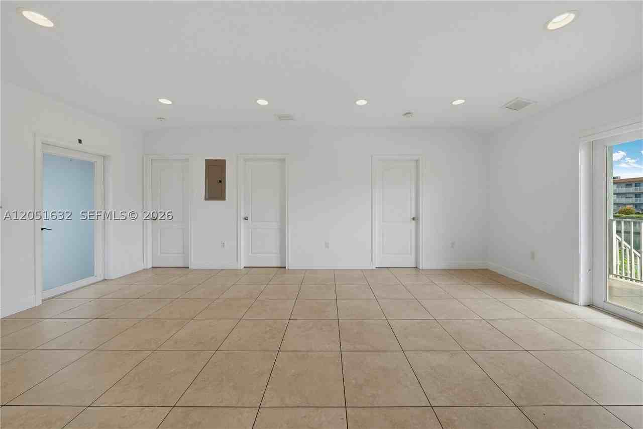 7515 Nw South River Dr #7515 - Photo 5 of 23