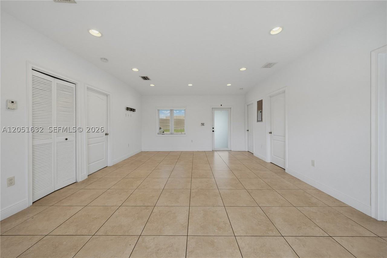 7515 Nw South River Dr #7515 - Photo 6 of 23