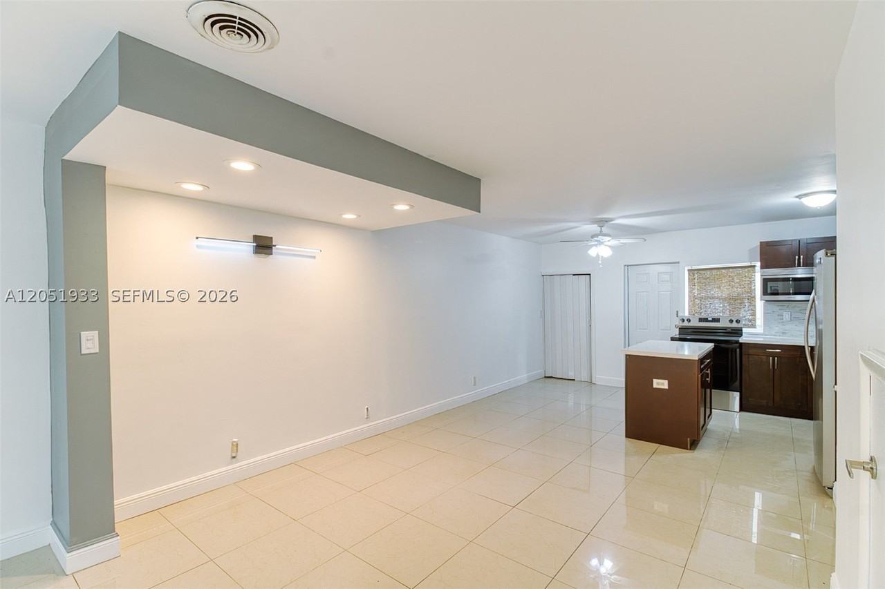 5215 Sw 40th Ave #48 - Photo 3 of 21